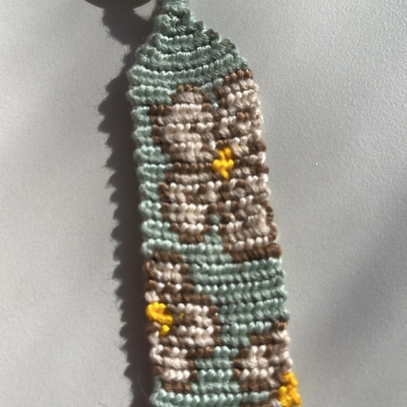 Handmade woven blue floral keychain - Picture 3 of 3